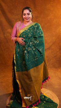 Jacquard Rose Print Saree