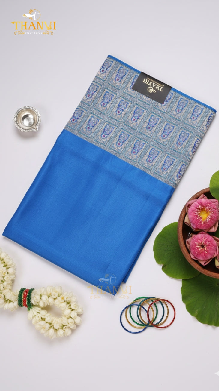 Russian Self Figar Border