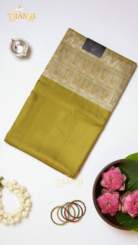 Russian Self Figar Border